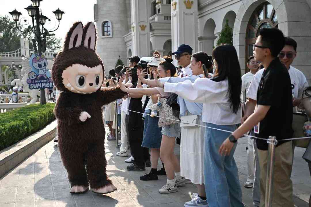 ​2万亿元情绪经济：年轻人消费趋势深度解析